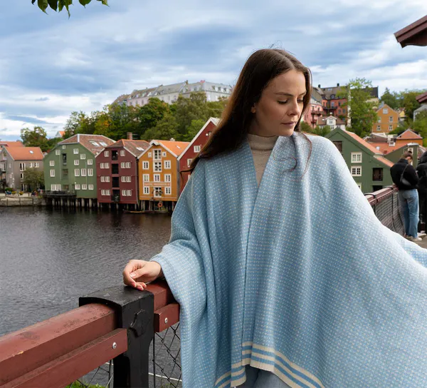 Hovedbilde Ullponcho, Islender, lys blå/hvit