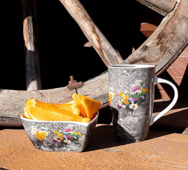 Hovedbilde Krus nr. 3 Blomster i sko, Pryd