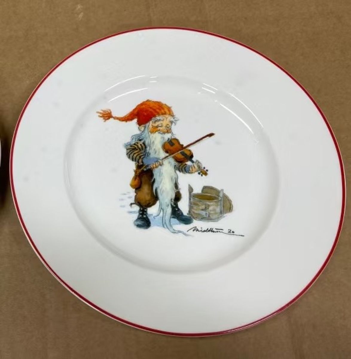 Plate, Santa playing the fiddle 'Midthun' No.16