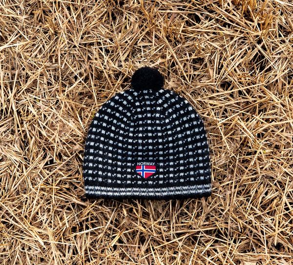 Main Image Woollen hat with pom-pom, Islender pattern, ...